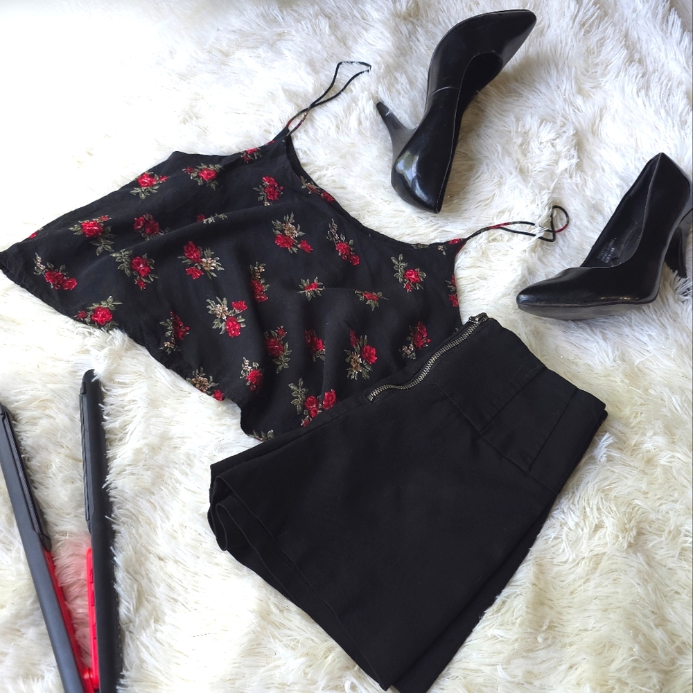 Brandy Melville One Size Black Floral Print Cropped Cami